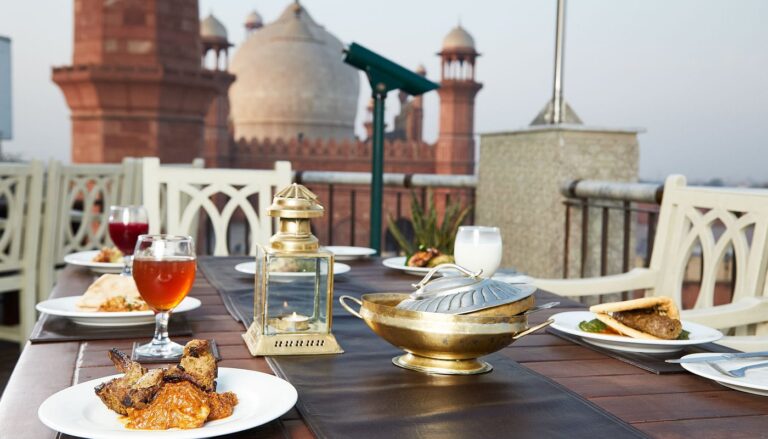 Top Restaurants Near Badshahi Mosque