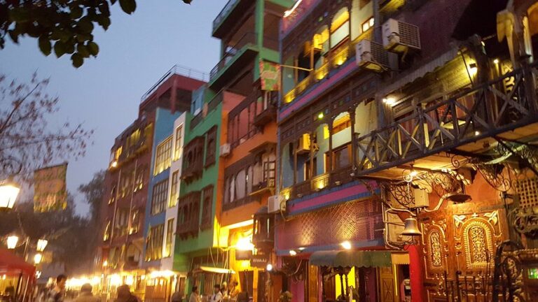 What Makes Lahore Fort Food Street So Famous?